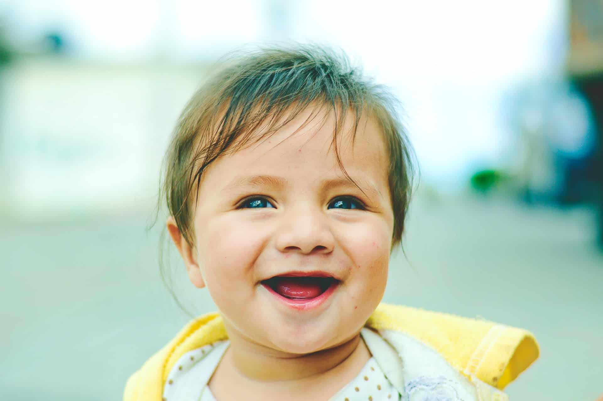 Happy child smiling – job Happy child smiling