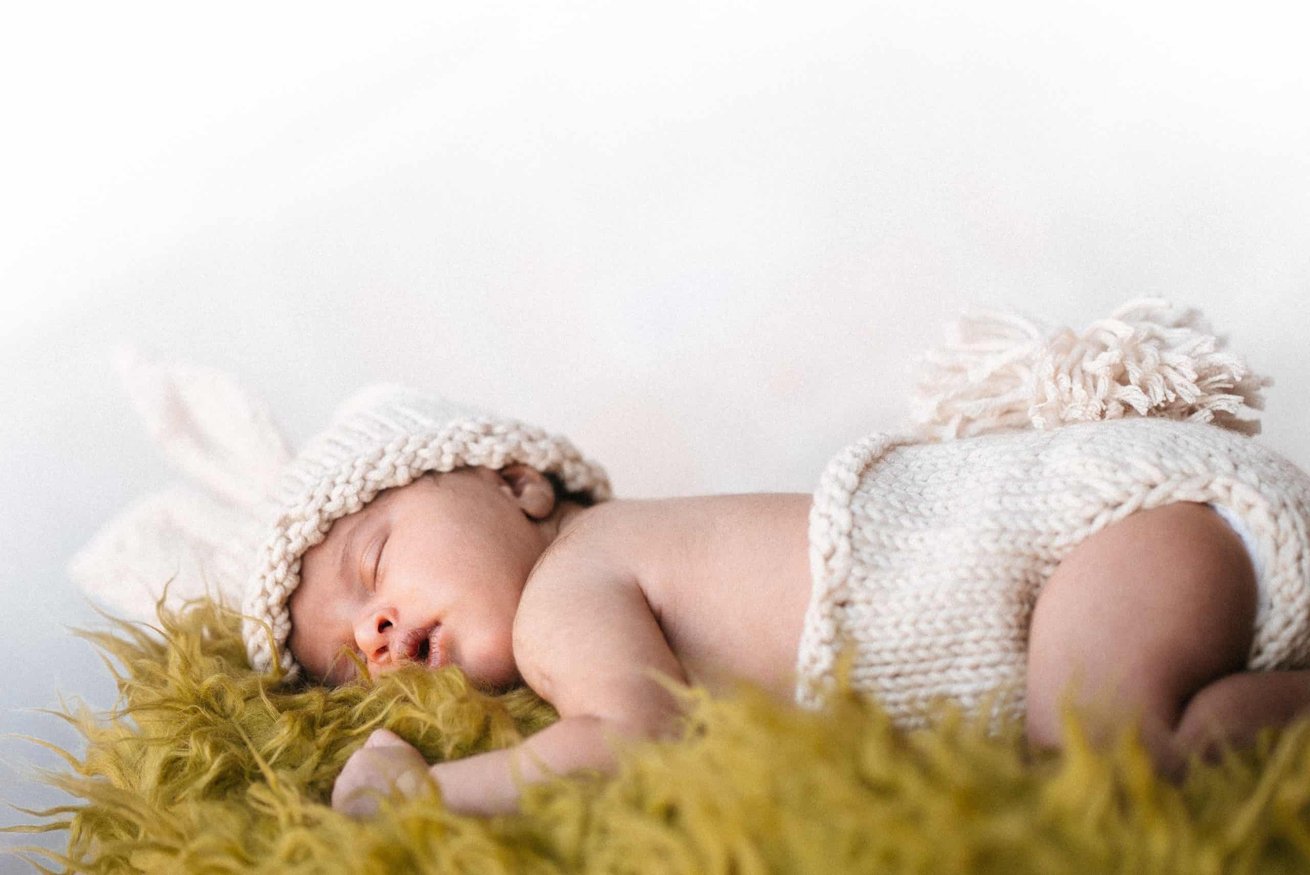 Newborn sleeping on a fuzzy blanket – job Newborn sleeping on a fuzzy blanket