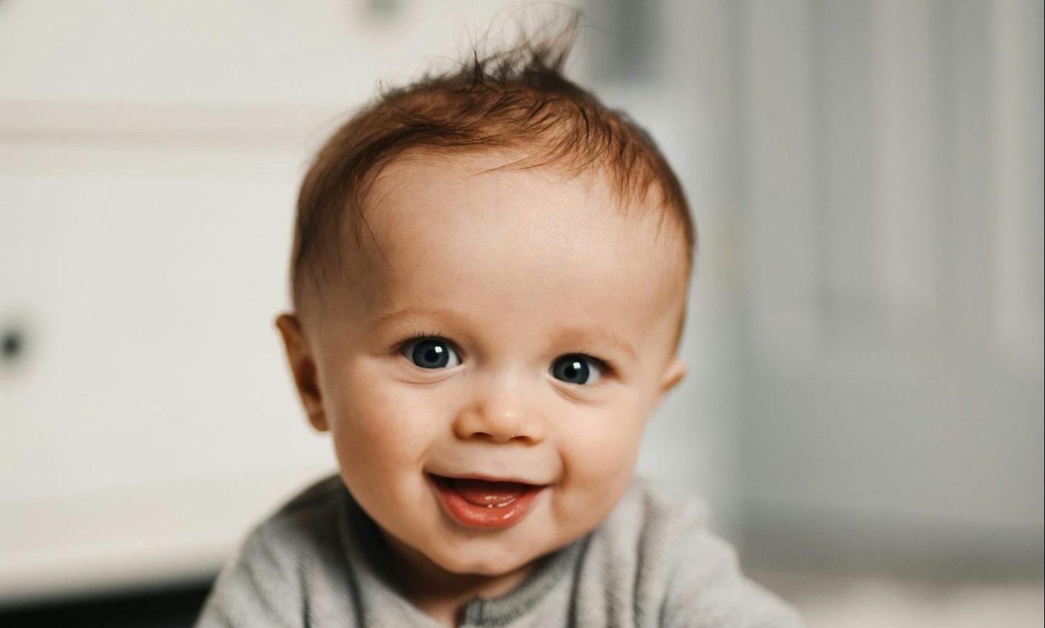christian-bowen-OJOE587CWuE-unsplash -job baby boy smiling