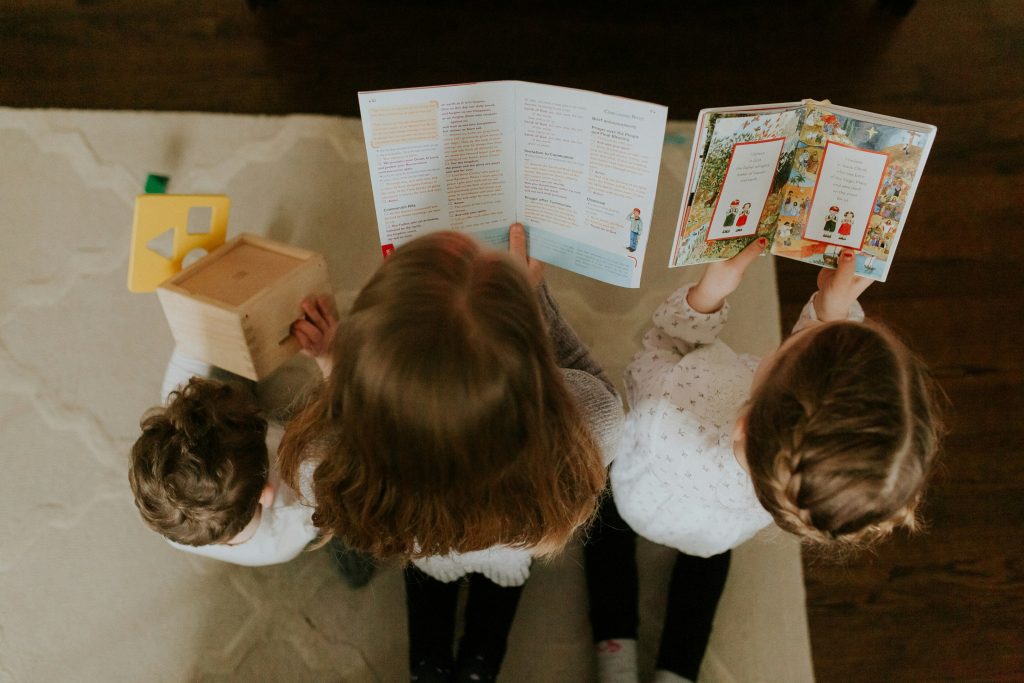 Kids reading